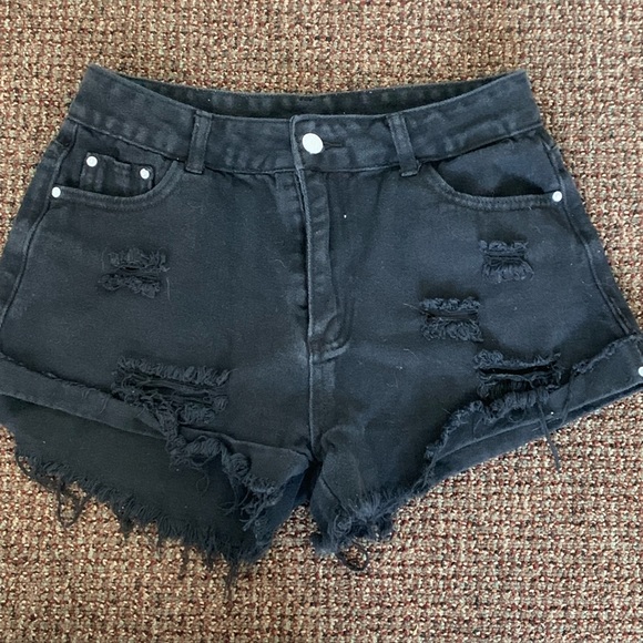 Black booty shorts from Shein size s - Picture 2 of 3
